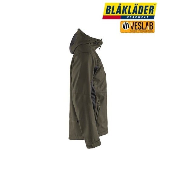 HOODED SOFTSHELL JACKET