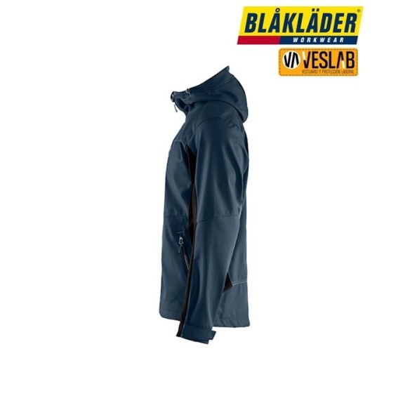 HOODED SOFTSHELL JACKET