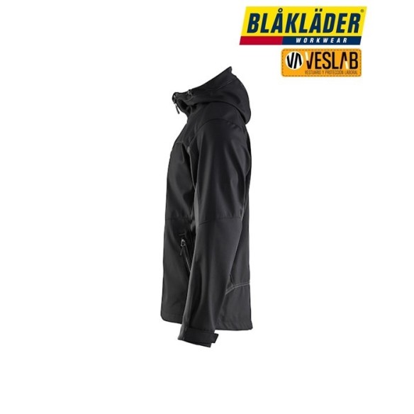 HOODED SOFTSHELL JACKET