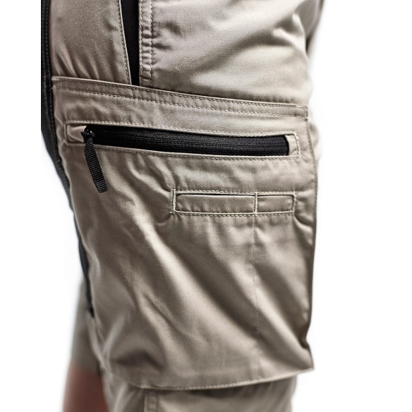 Pantalon de femme de service et d'entretien. Distributeur Blaklader.