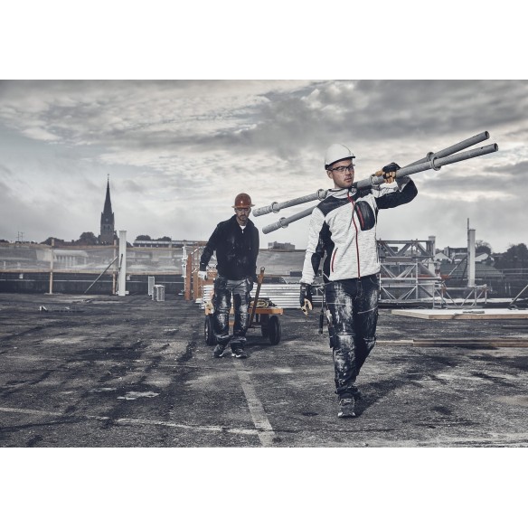 JAQUETA TÈCNICA DE PUNT AMB CAPUTXA