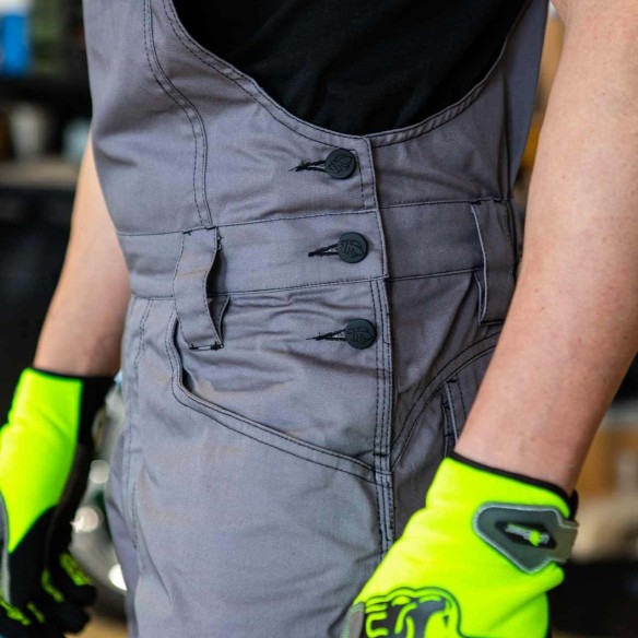 Joke work overalls: resistance and functionality for farmers, painters and mechanics
